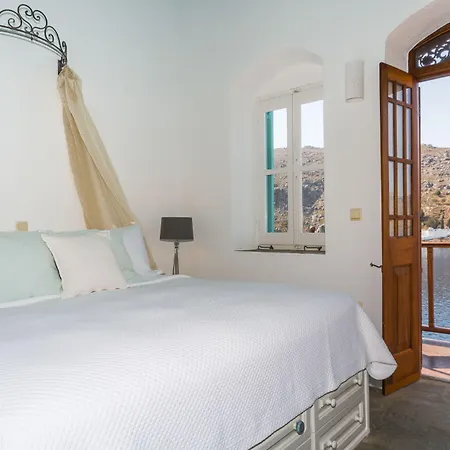 Ξενοδοχείο Emporio 4*