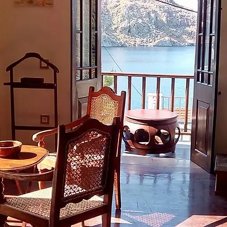 Ξενοδοχείο Emporio 4*