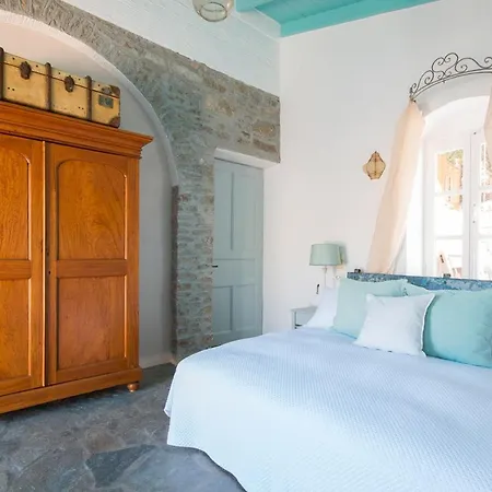 Emporio Ξενοδοχείο 4*
